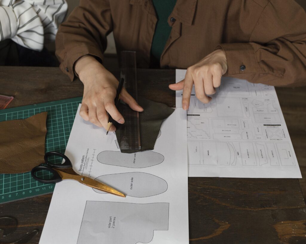 undercut in plastic molding​ undercuts in injection molding​ injection molding undercuts​ design undercuts​